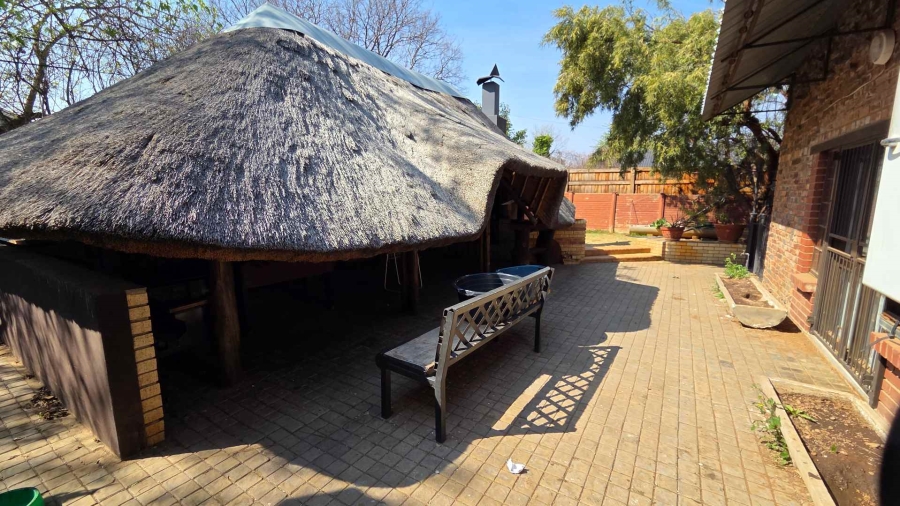 5 Bedroom Property for Sale in Fichardt Park Free State